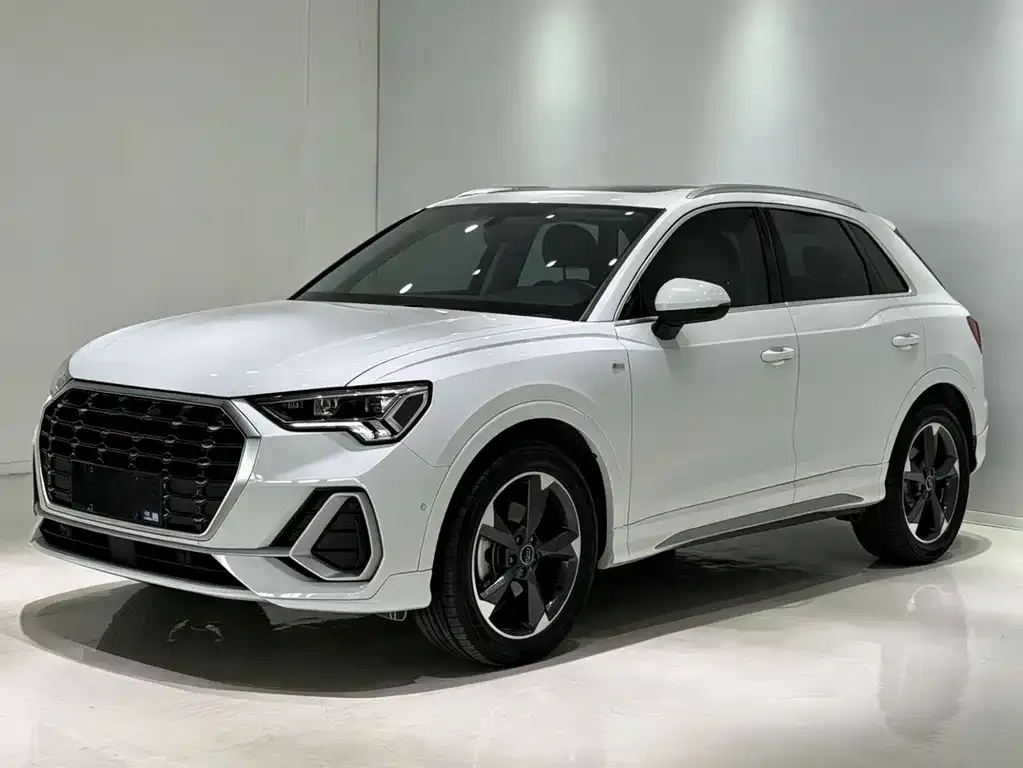 Audi Q3 — фото 1