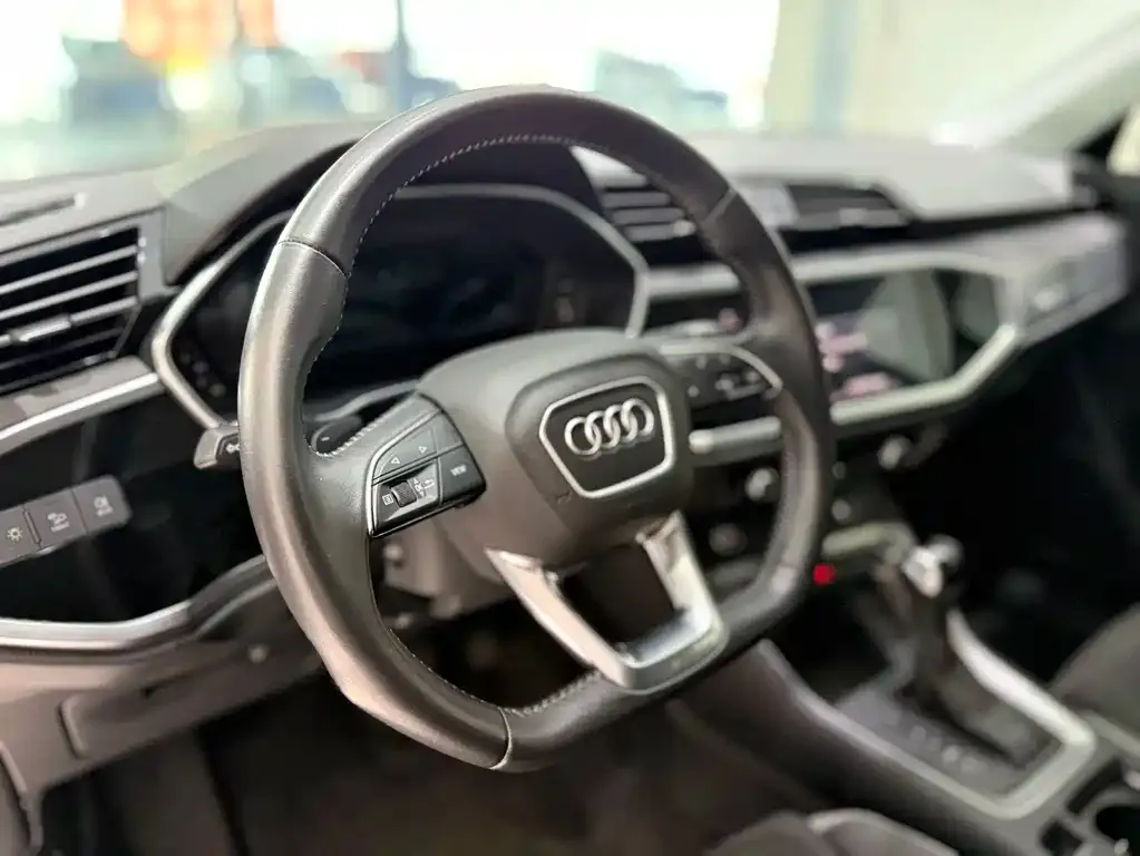 Audi Q3 — фото 8