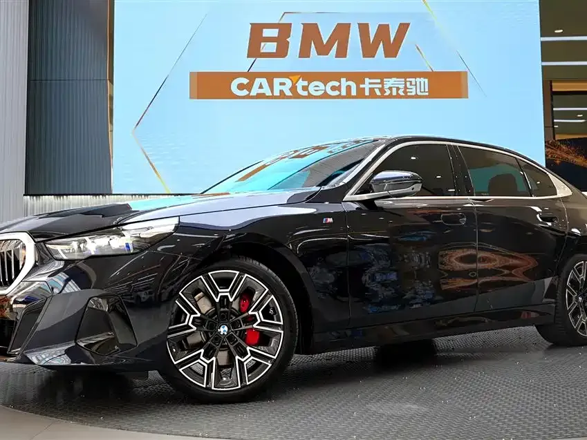 BMW 5 Series — фото 1