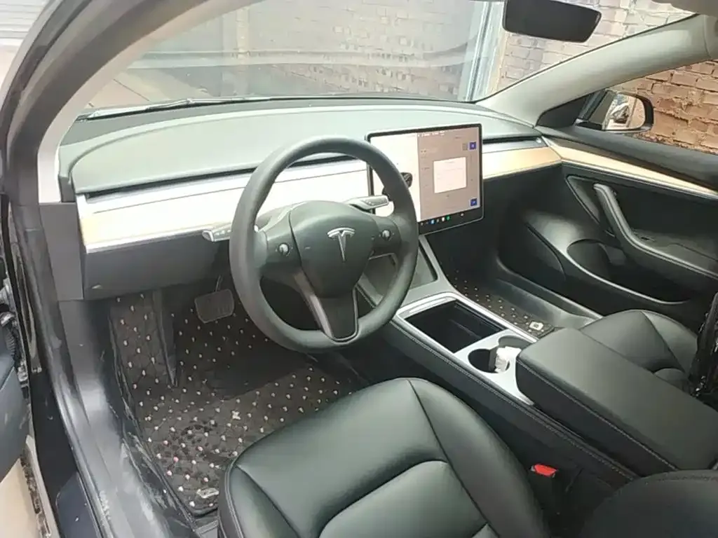 Tesla Model 3 — фото 9