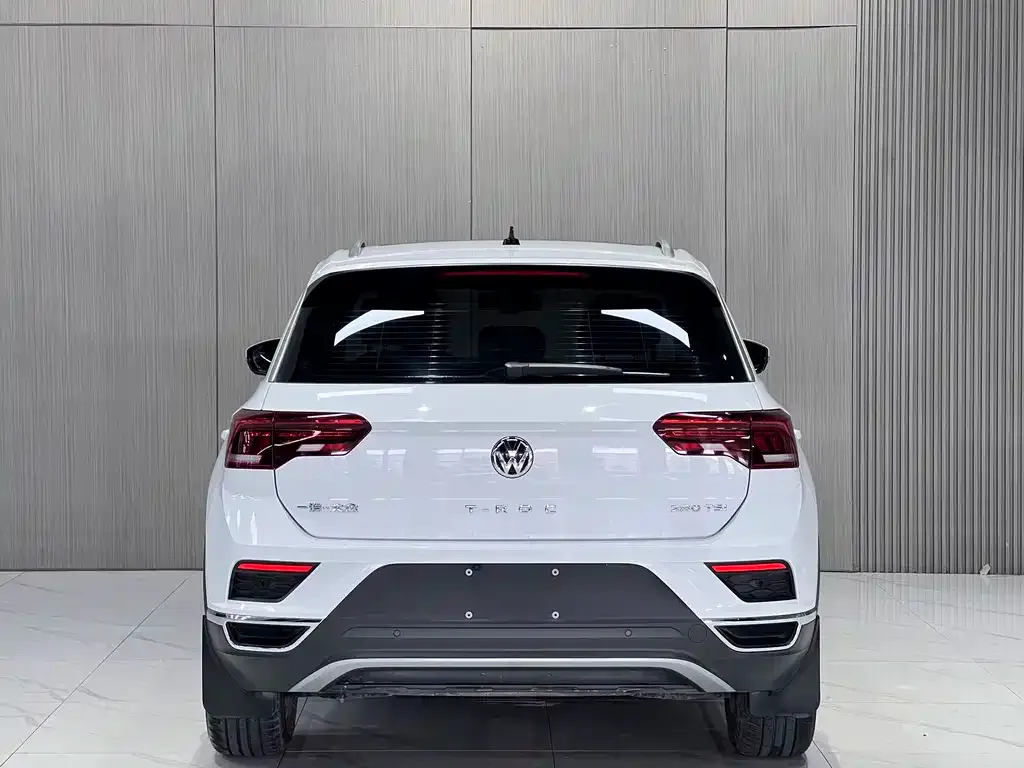 Volkswagen T-Roc — фото 9