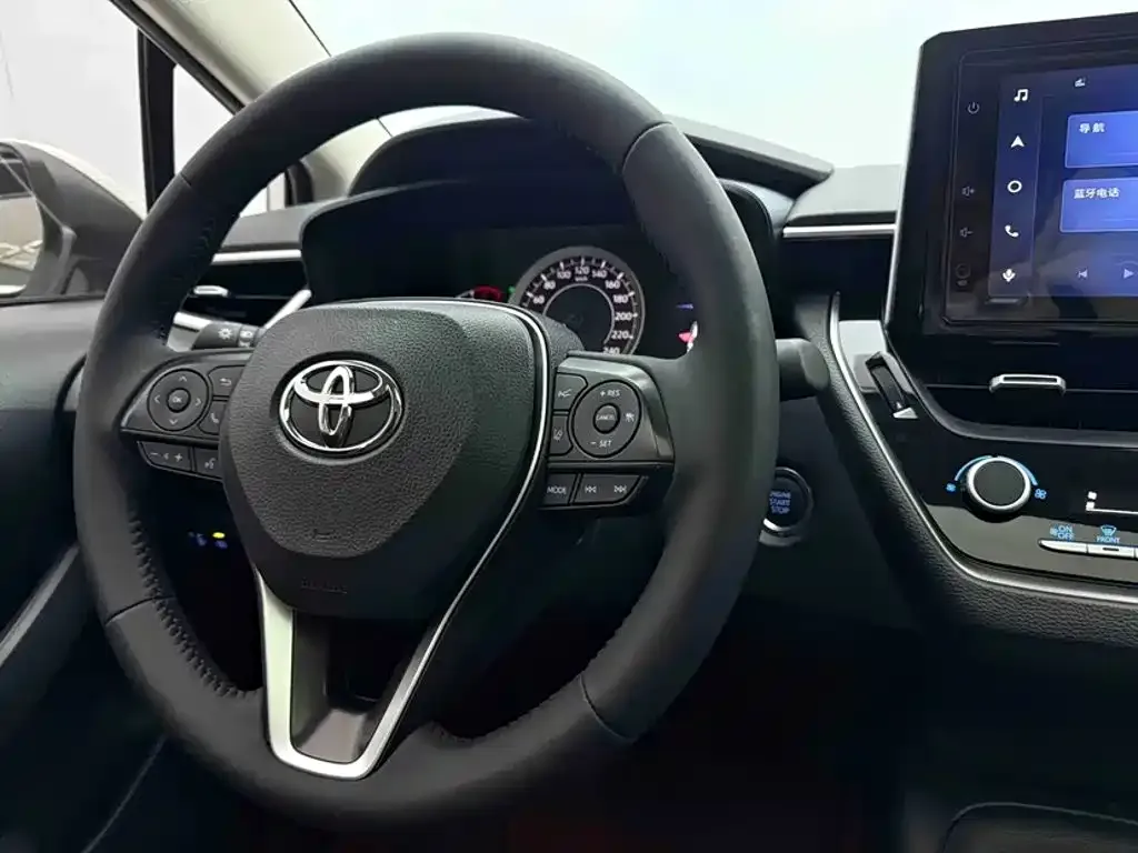 Toyota Corolla — фото 8