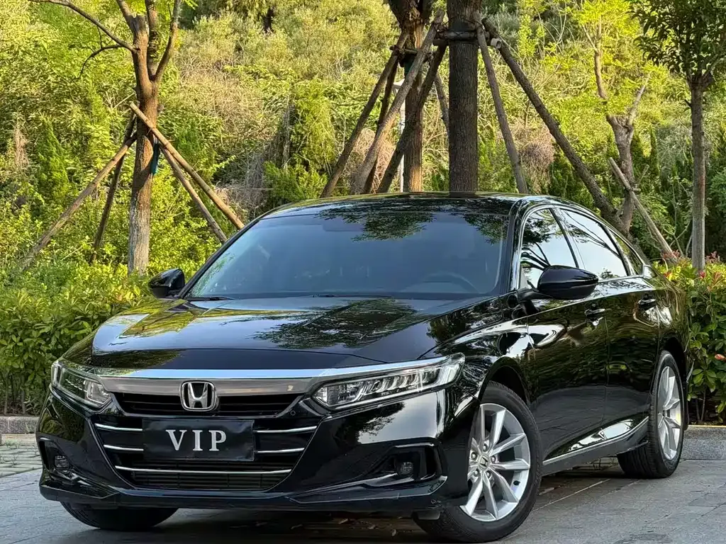 Honda Accord — фото 1