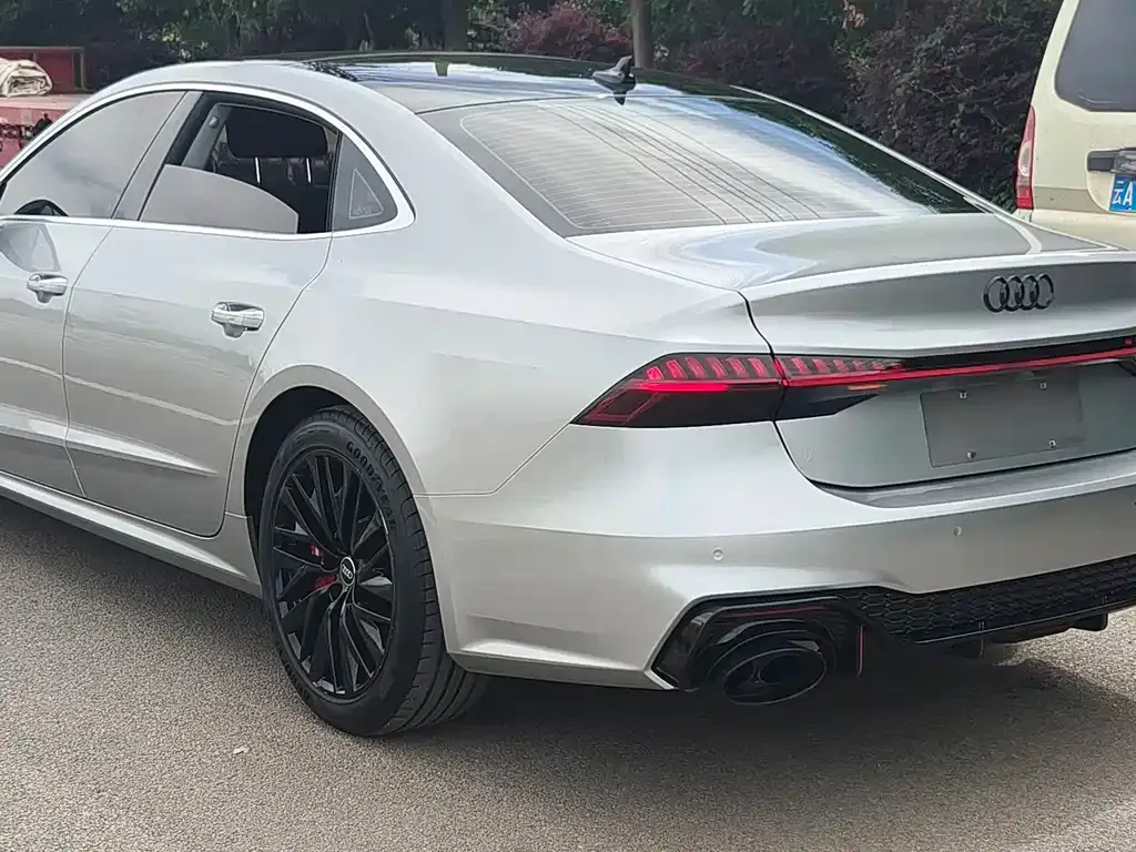 Audi A7L — фото 10