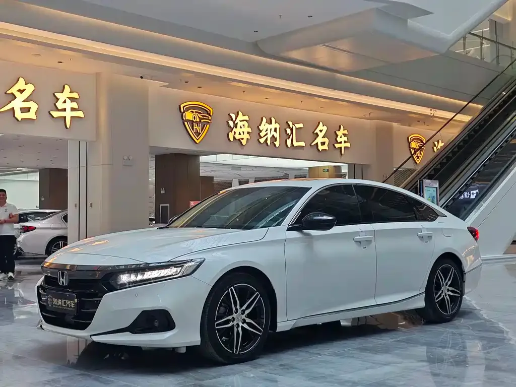 Honda Accord — фото 1