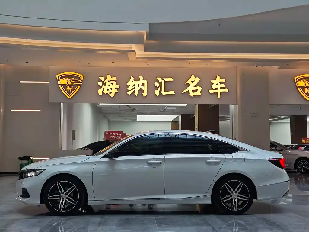 Honda Accord — фото 10