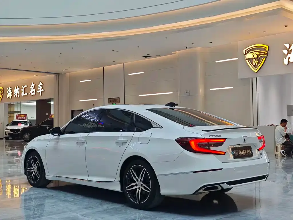 Honda Accord — фото 6