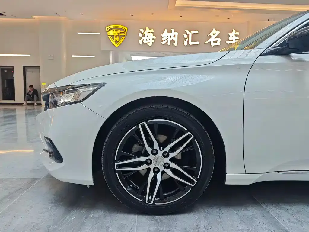Honda Accord — фото 7