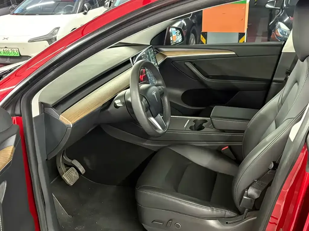 Tesla Model Y — фото 3