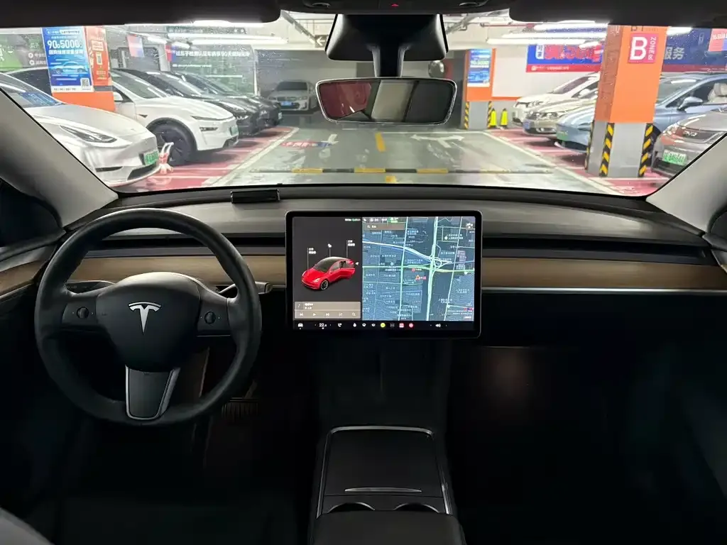 Tesla Model Y — фото 8