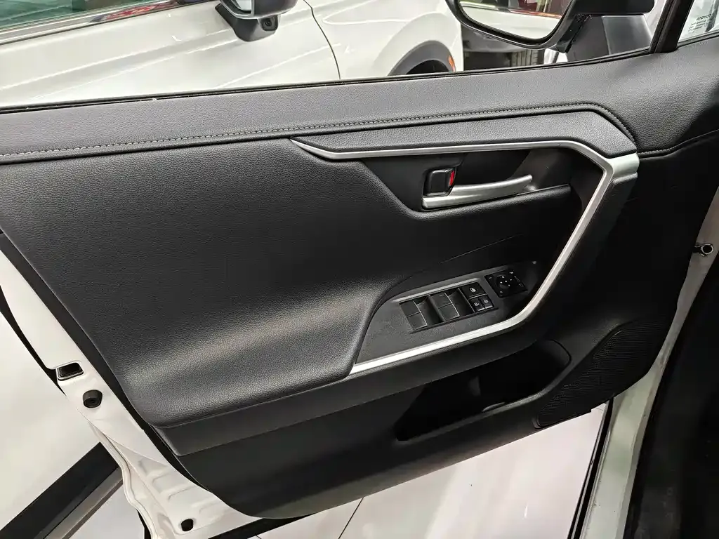 Toyota Wildlander — фото 10