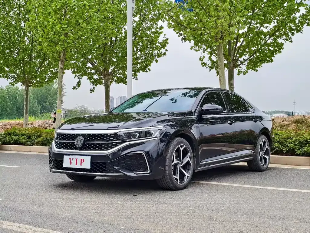 Volkswagen Passat — фото 1