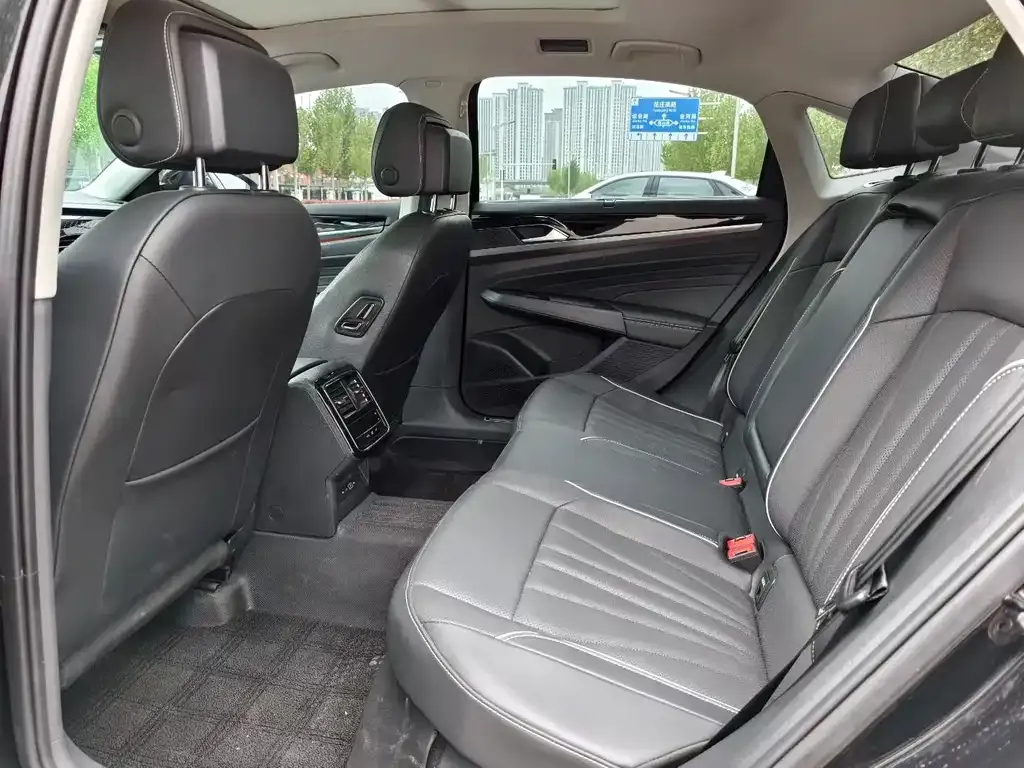 Volkswagen Passat — фото 9
