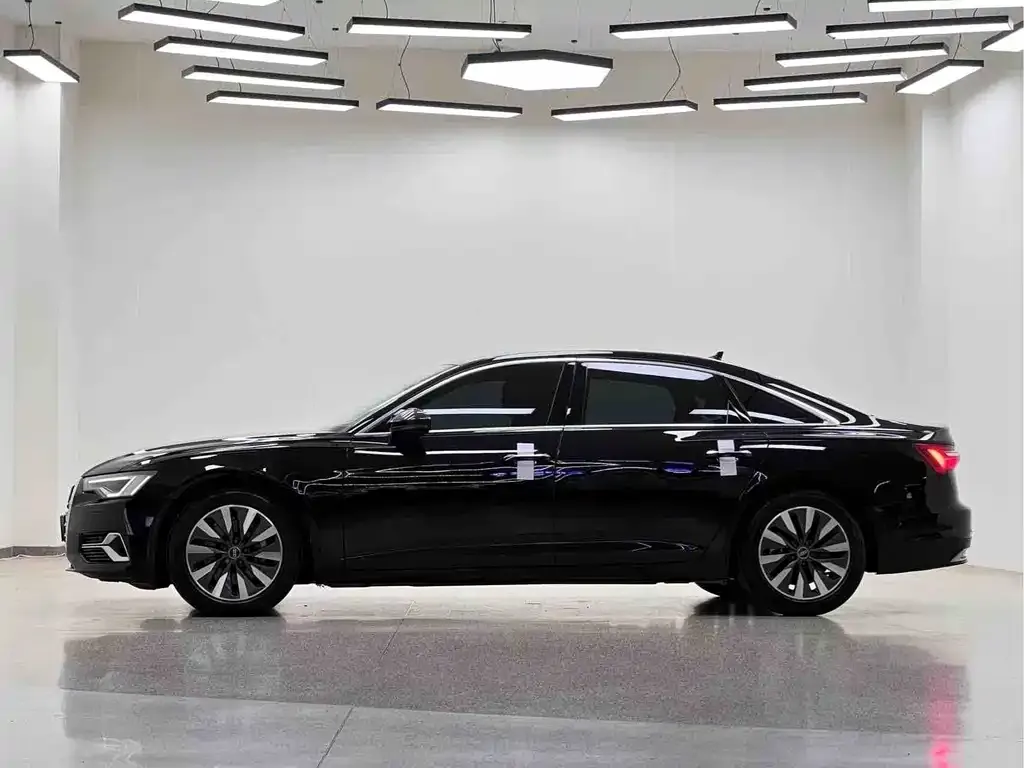 Audi A6L — фото 10