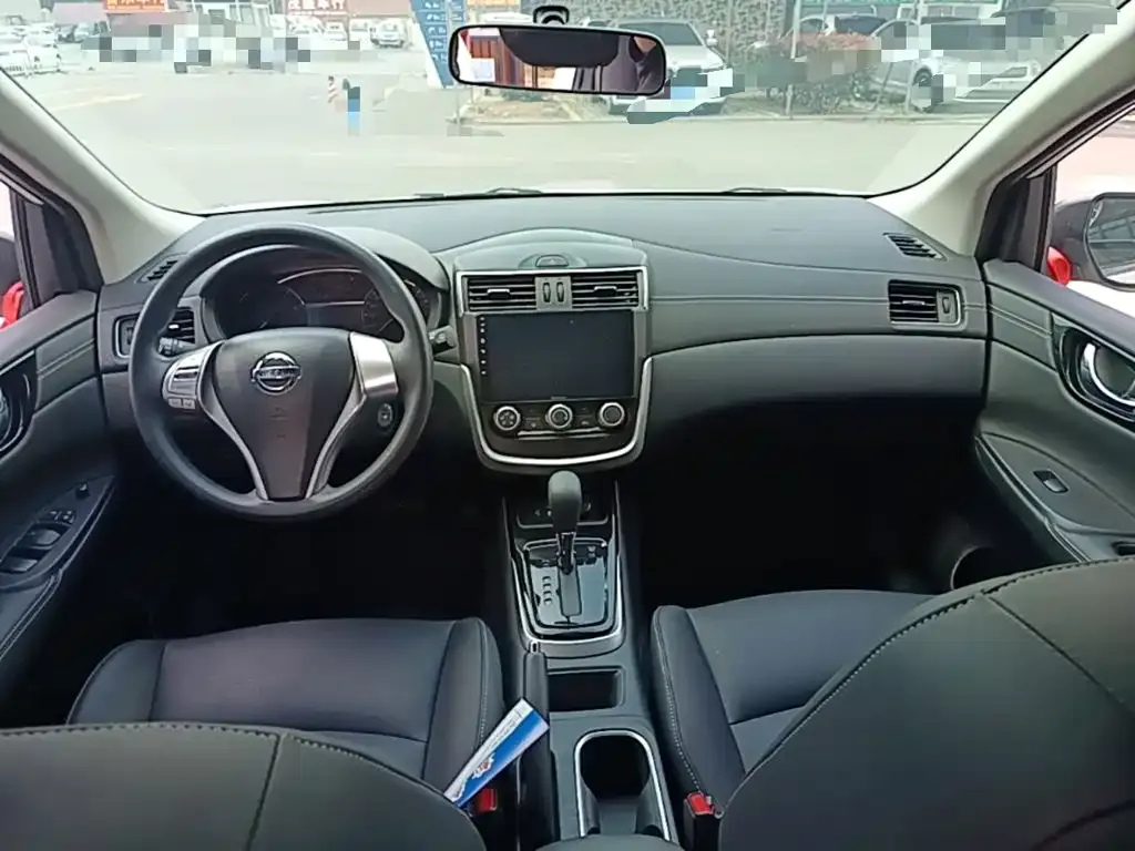 Nissan Tiida — фото 4