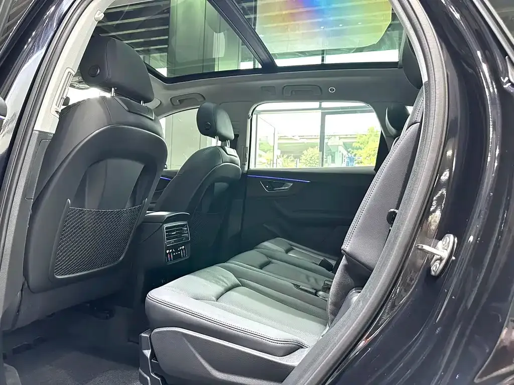 Audi Q7 2021 из CN, фото 4