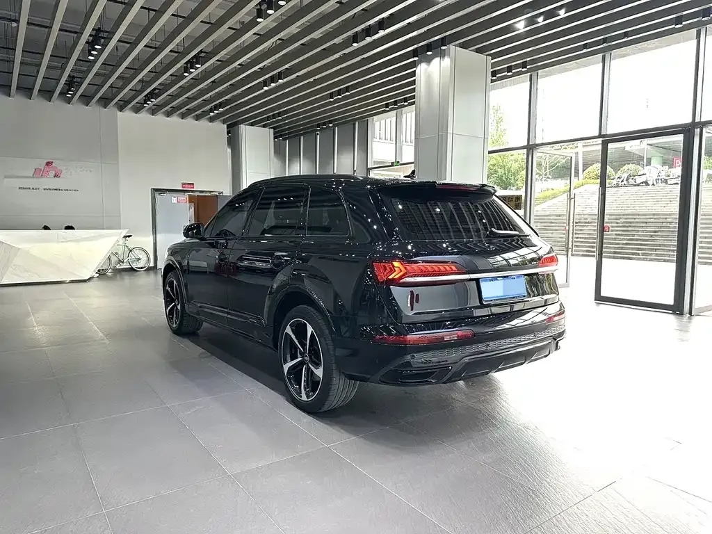 Audi Q7 2021 из CN, фото 9