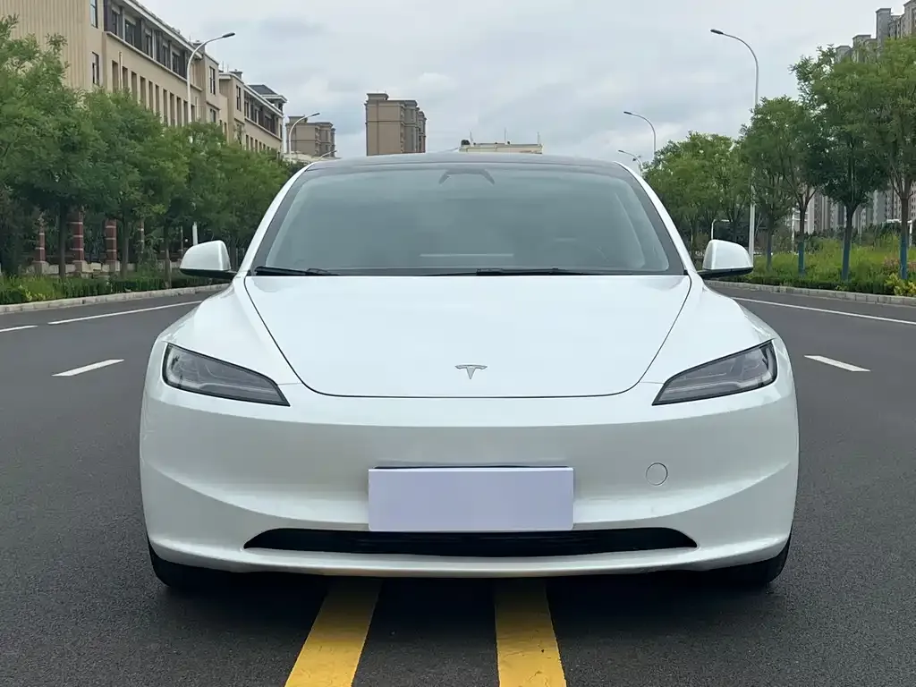 Tesla Model 3 — фото 3