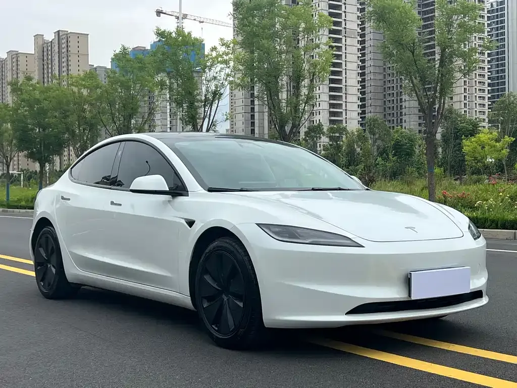 Tesla Model 3 — фото 8
