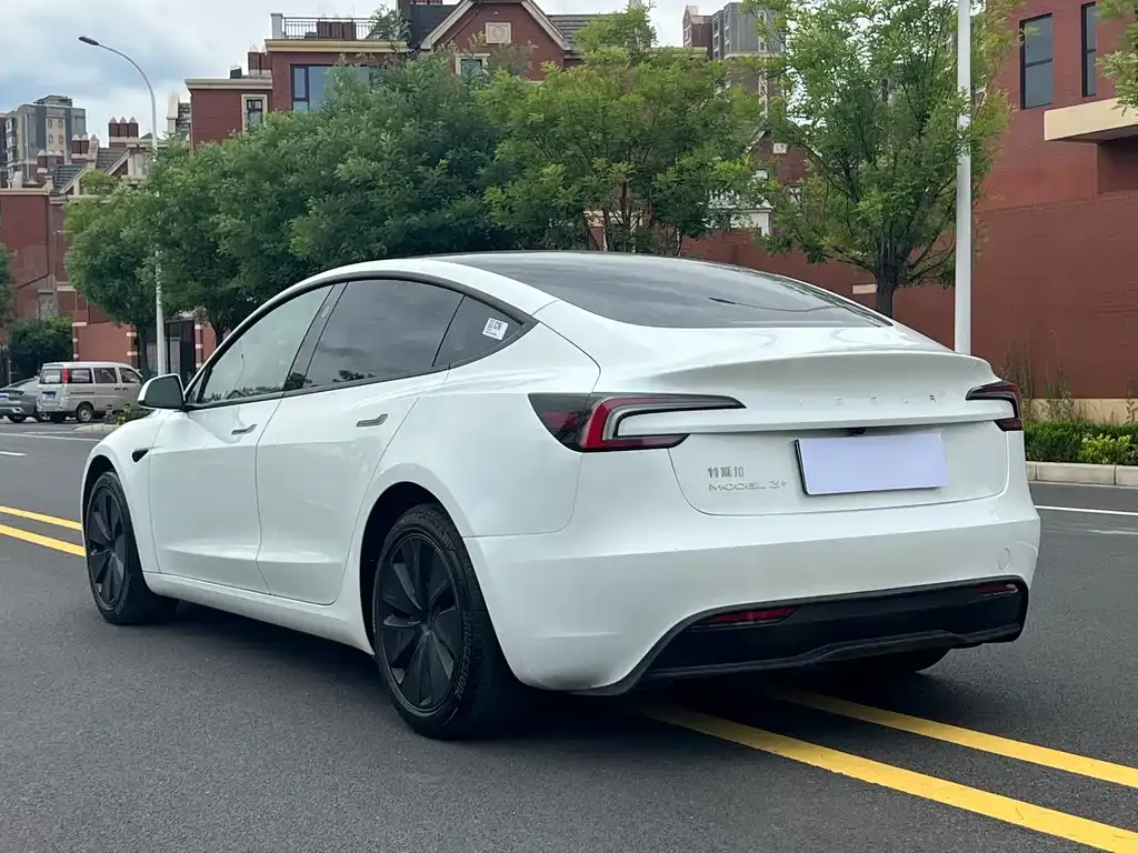 Tesla Model 3 — фото 7