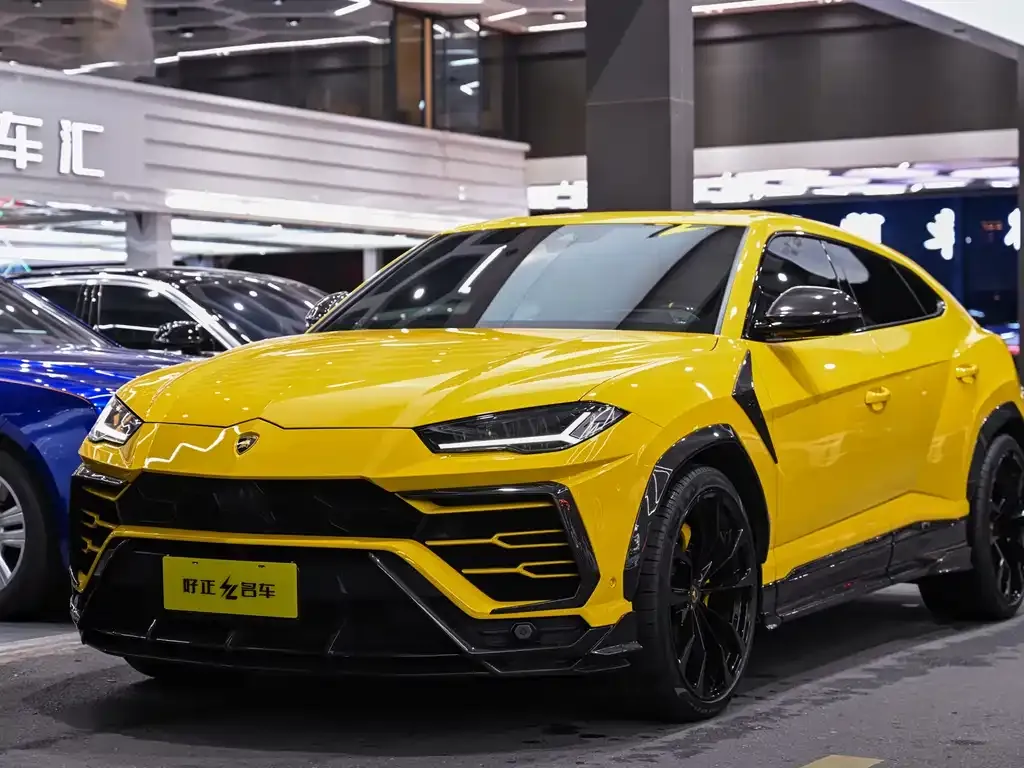 Lamborghini Urus — фото 1