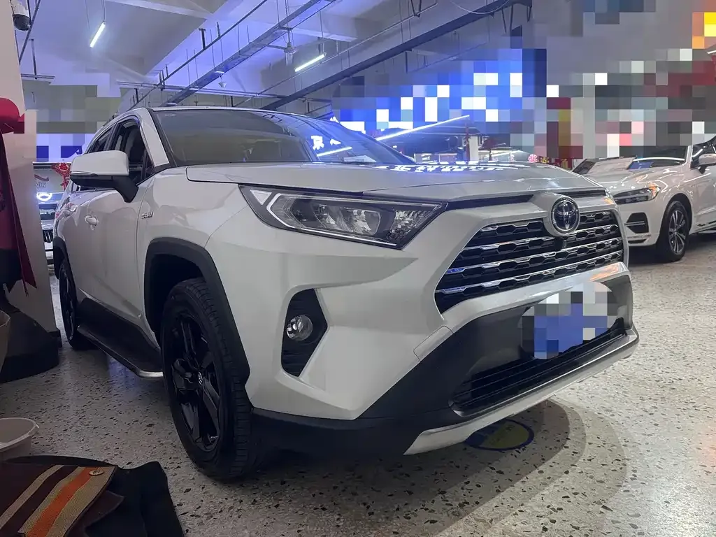Toyota RAV4 — фото 4