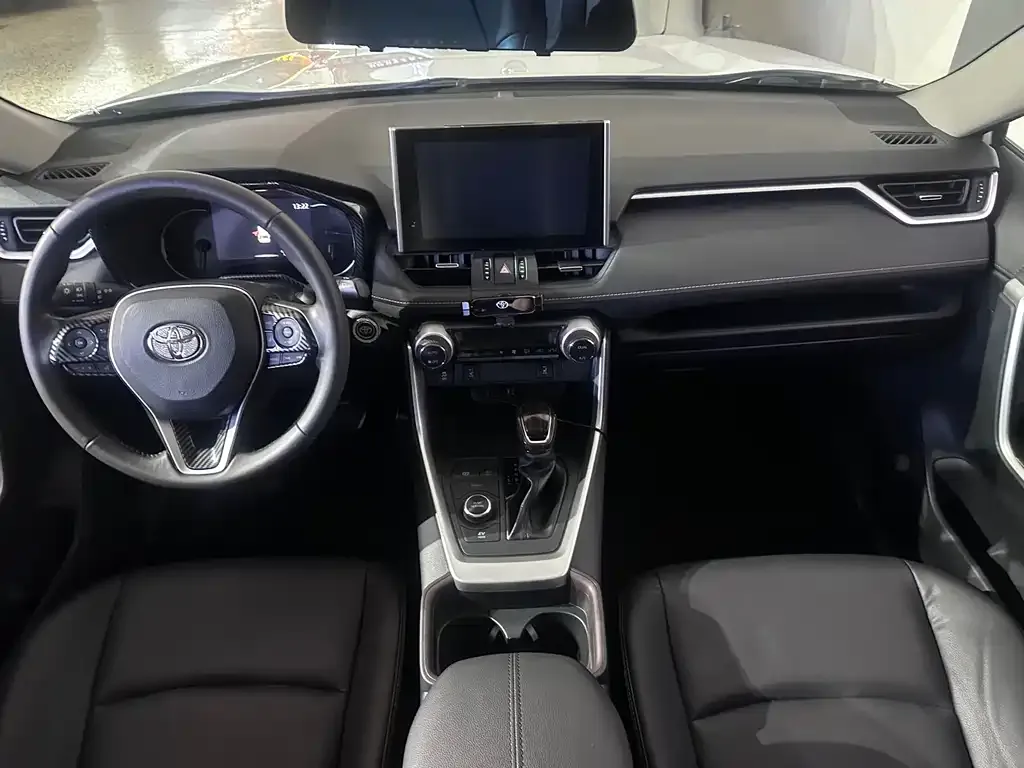 Toyota RAV4 — фото 8
