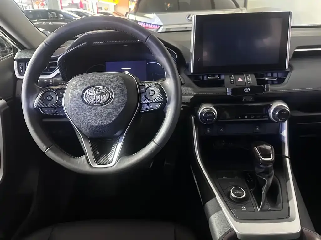 Toyota RAV4 — фото 9
