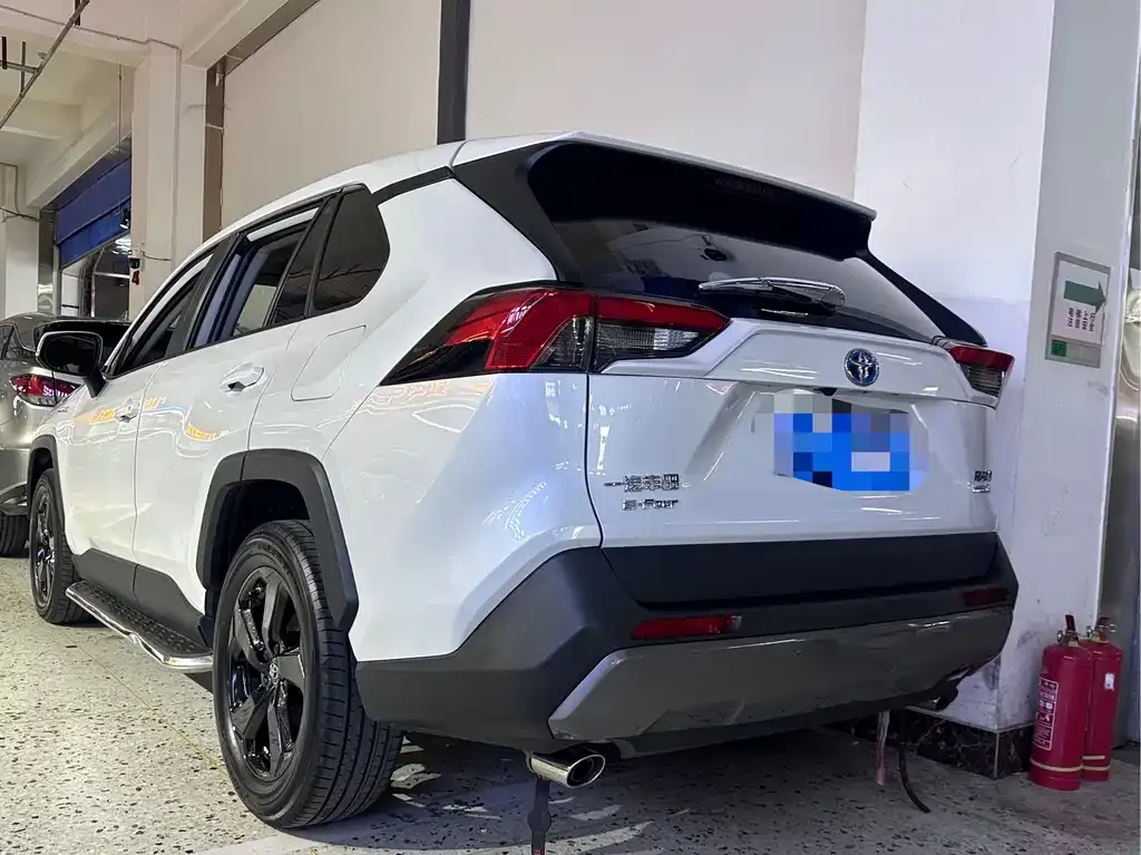 Toyota RAV4 — фото 5