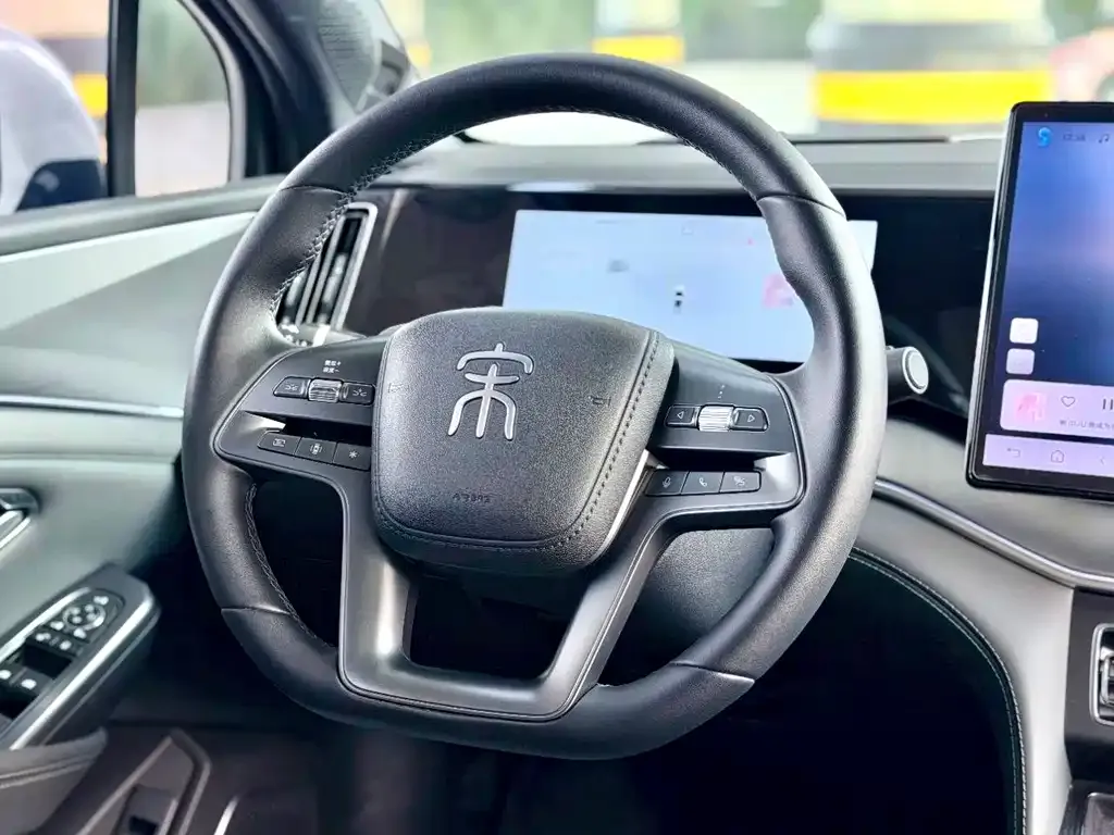 BYD L DM-i — фото 3