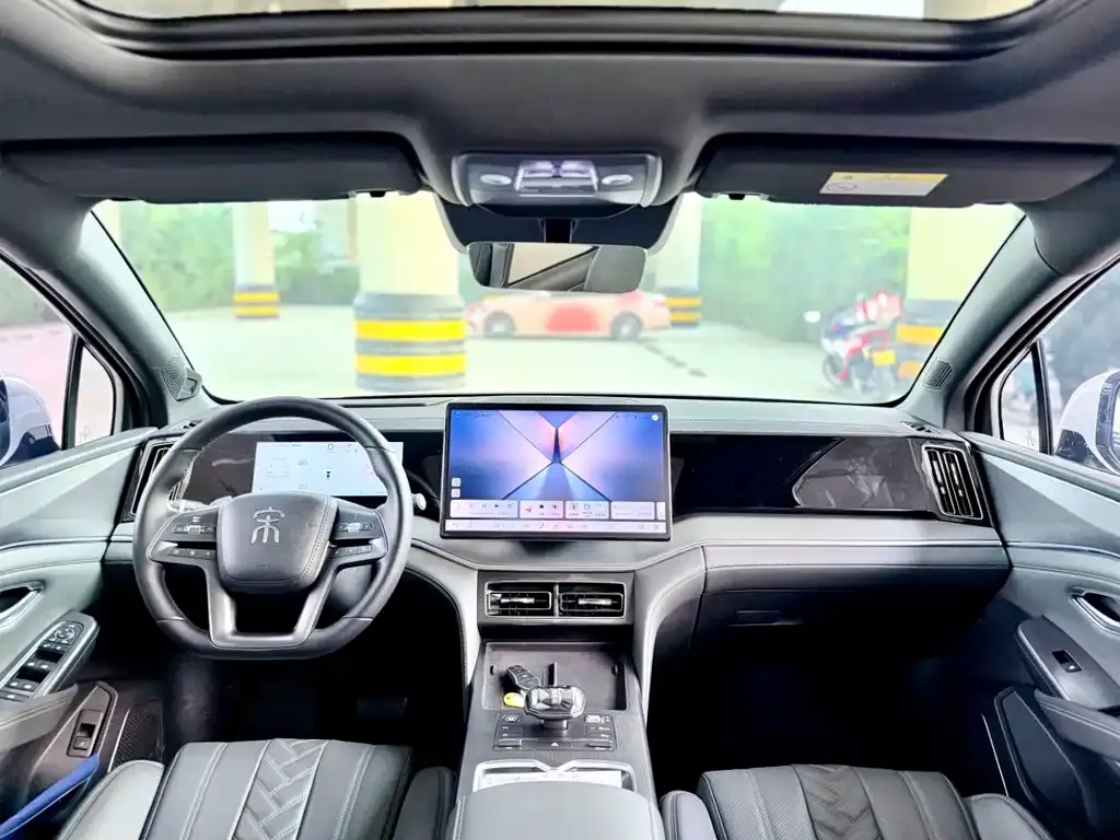 BYD L DM-i — фото 4
