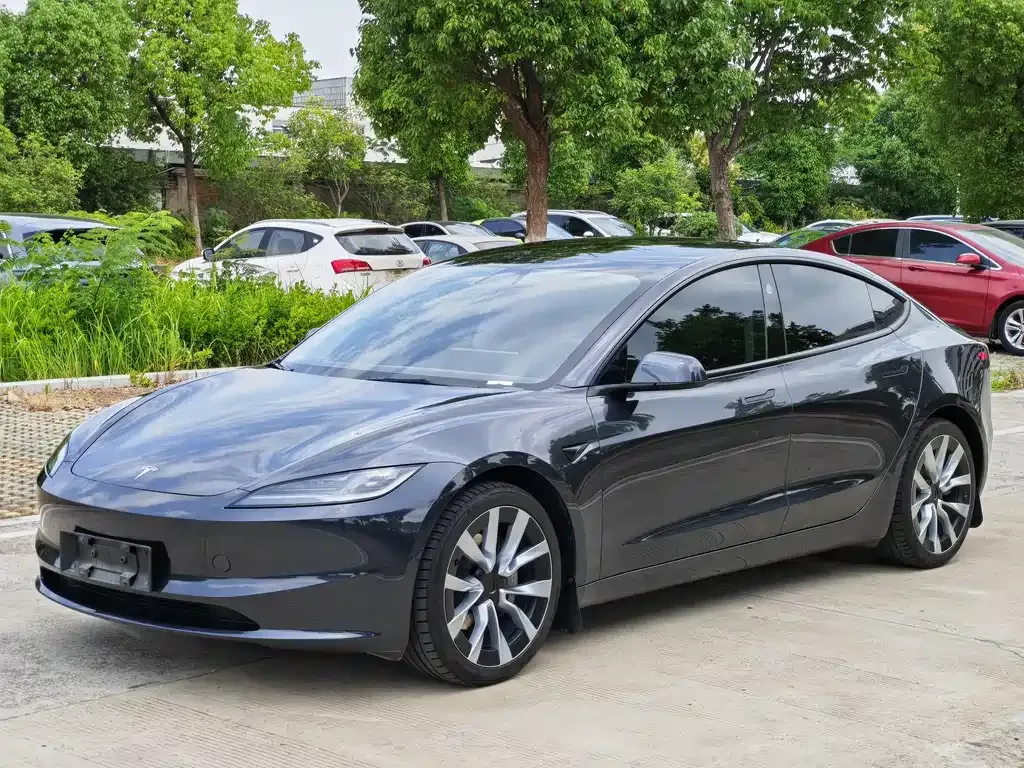 Tesla Model 3 — фото 1
