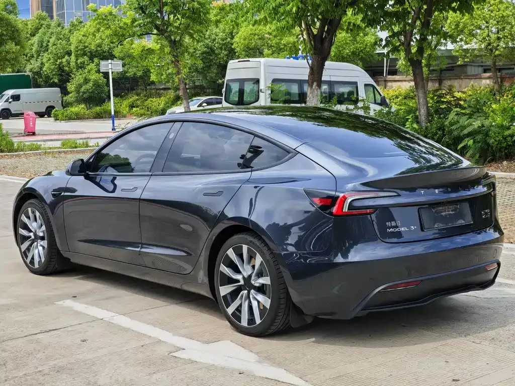 Tesla Model 3 — фото 5