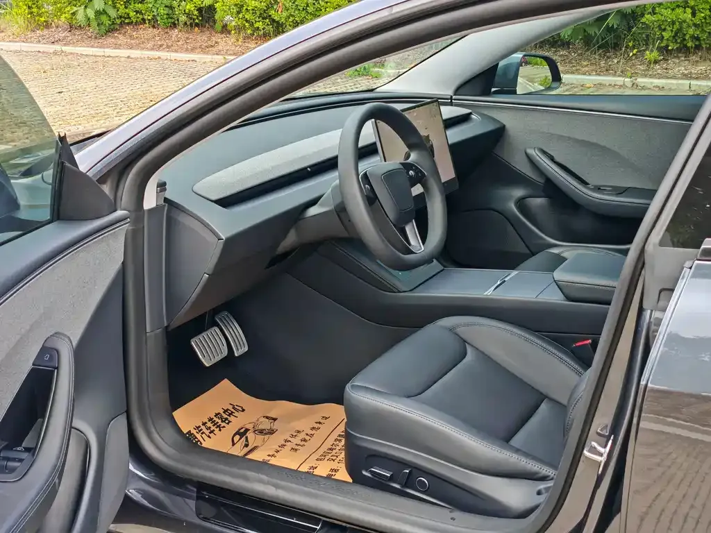 Tesla Model 3 — фото 7