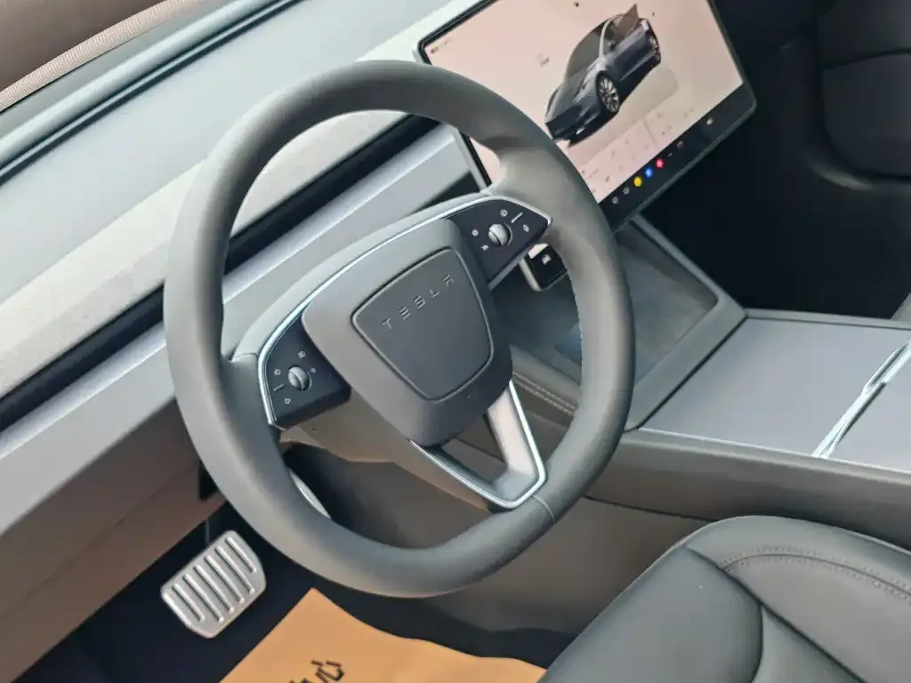 Tesla Model 3 — фото 9