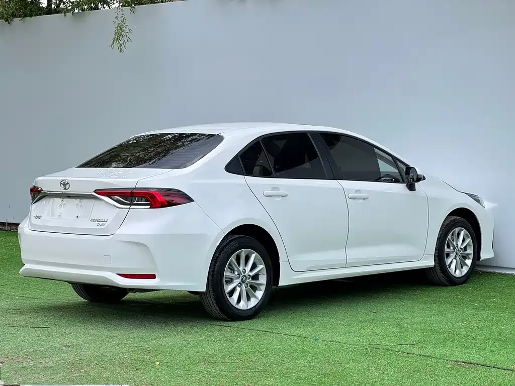 Toyota Corolla — фото 5