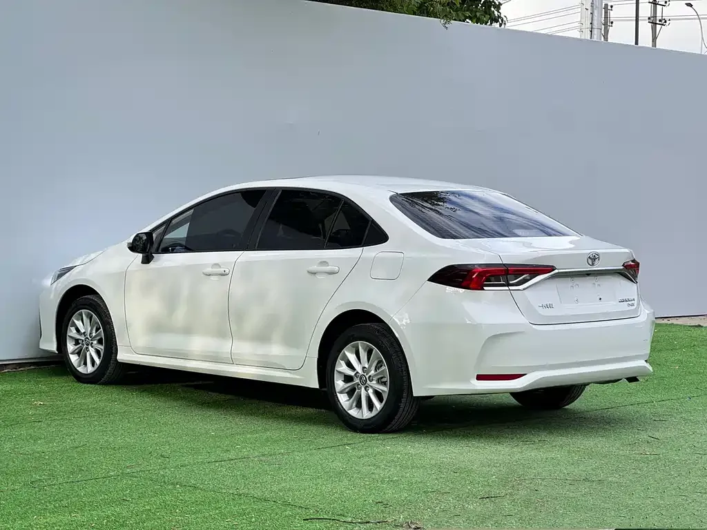 Toyota Corolla — фото 8