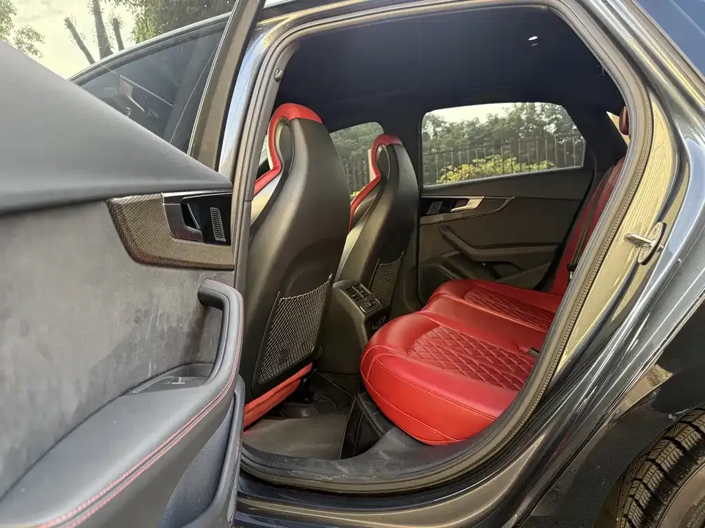 Audi S4 2023 из CN, фото 5