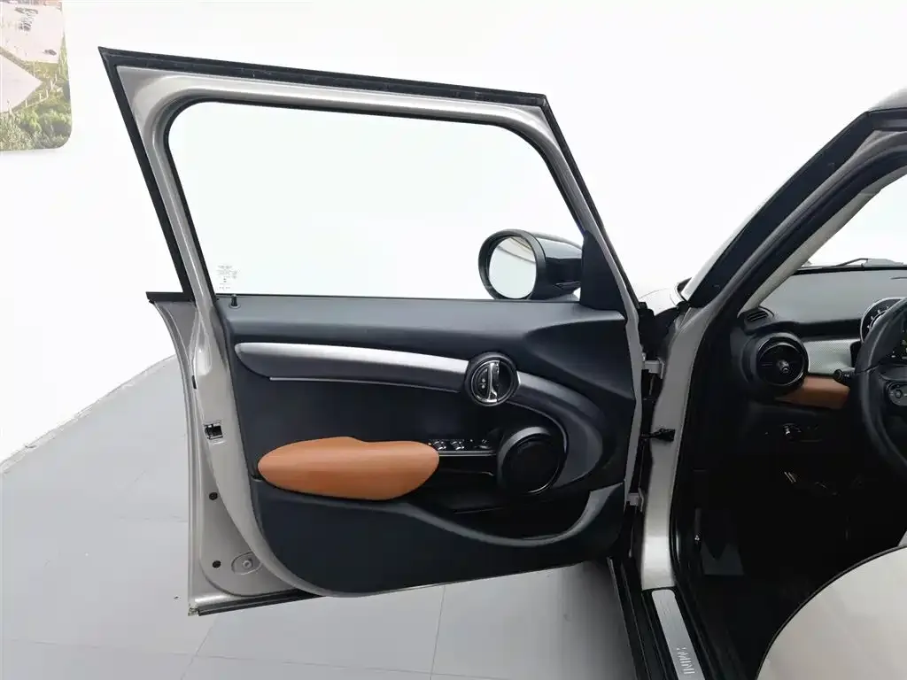 MINI Cooper (3-door) 2021 из CN, фото 2