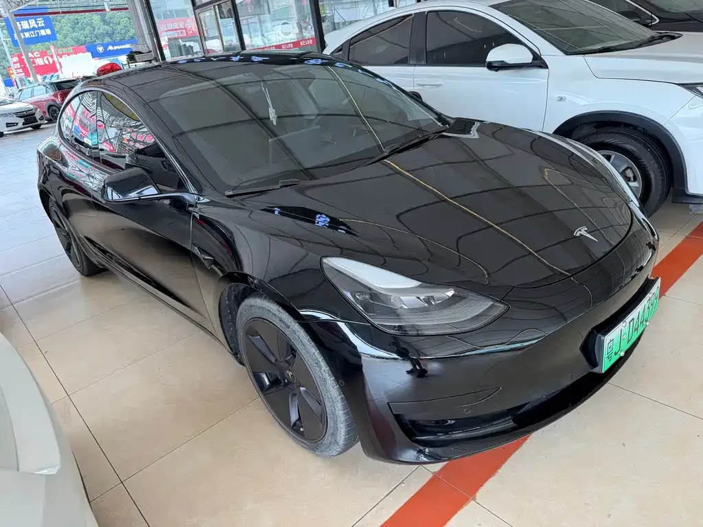 Tesla Model 3 — фото 5