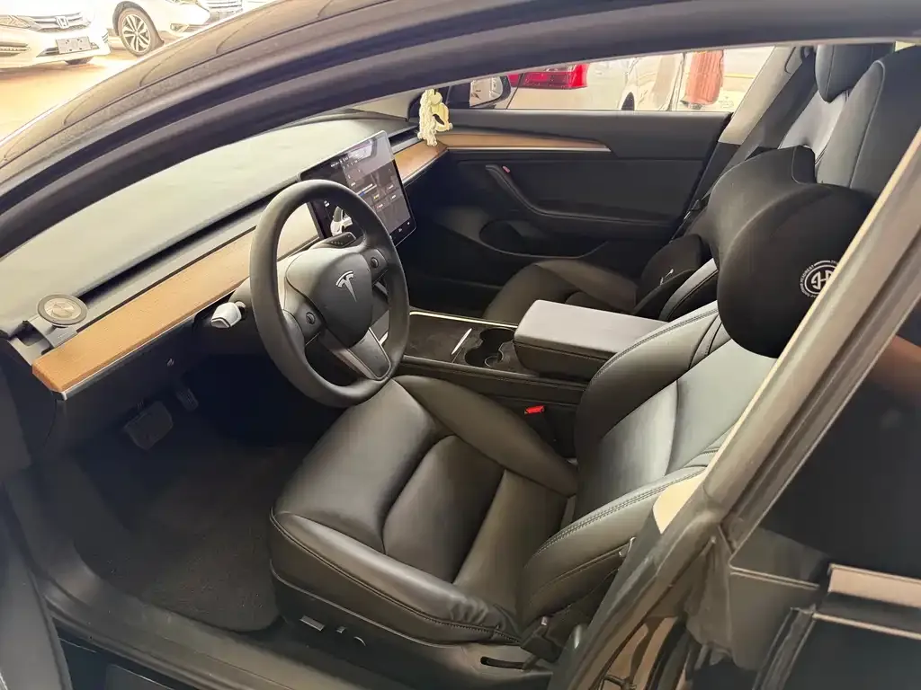 Tesla Model 3 — фото 9