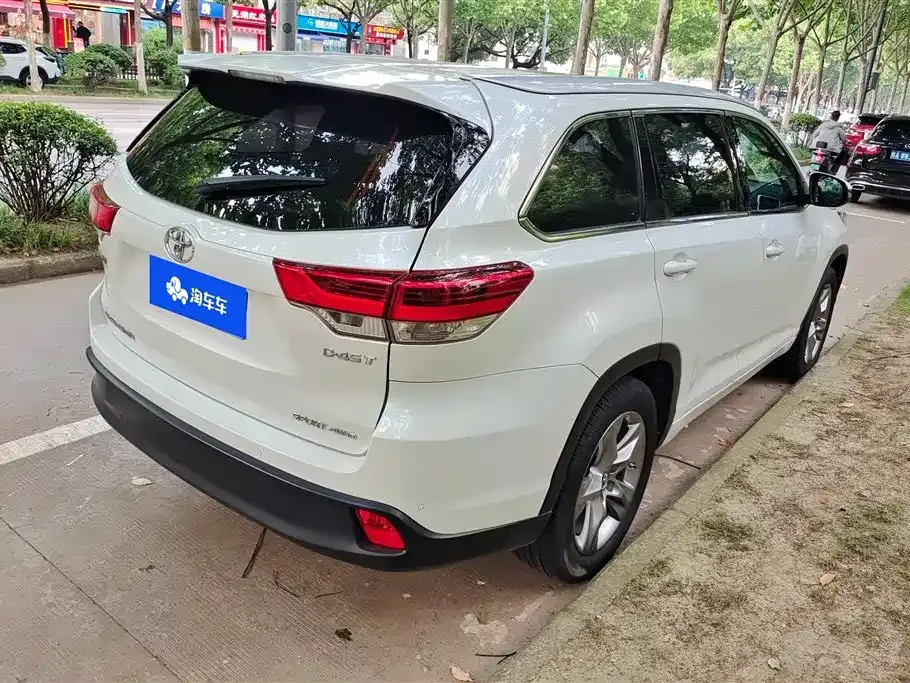 Toyota Highlander — фото 10