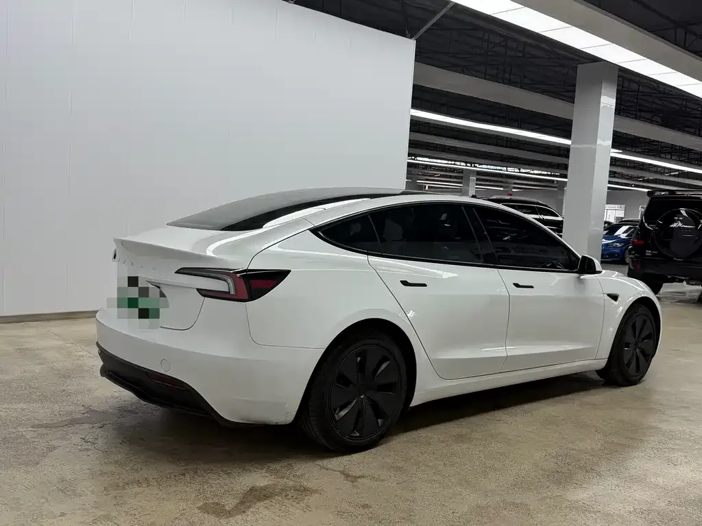 Tesla Model 3 — фото 5