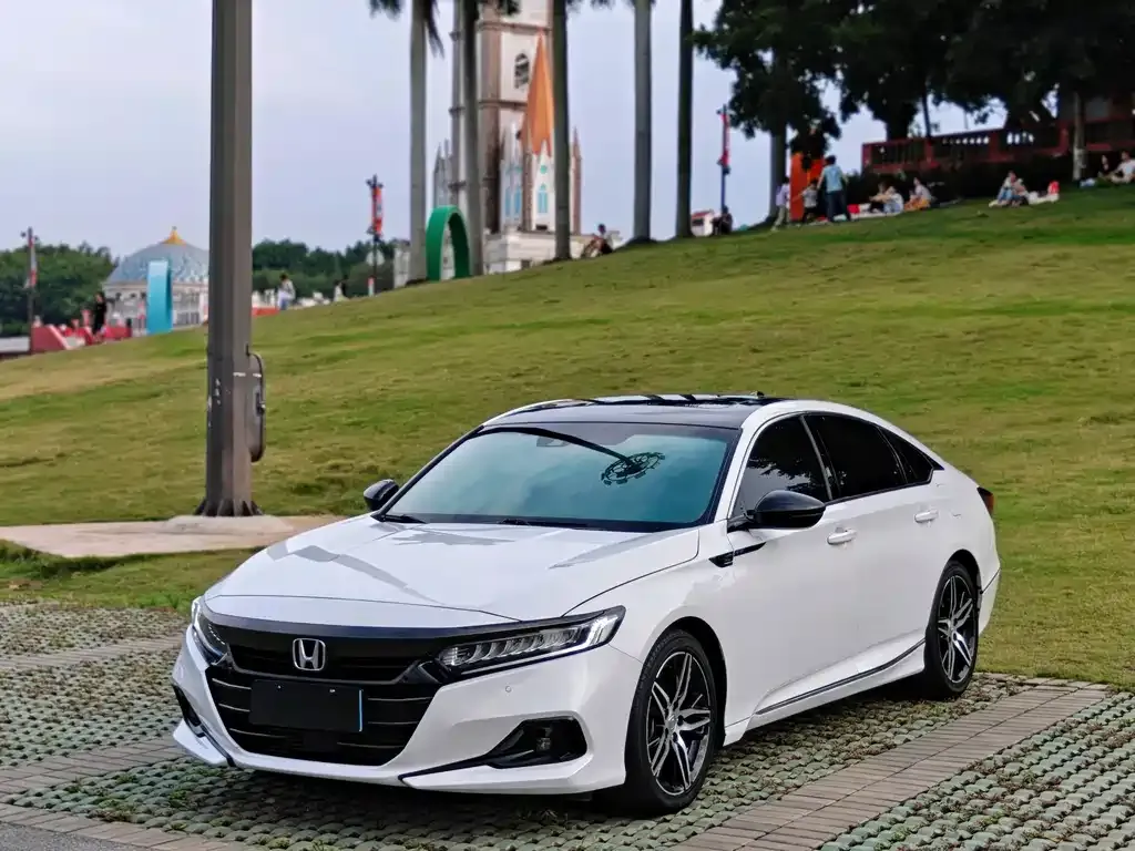 Honda Accord — фото 1