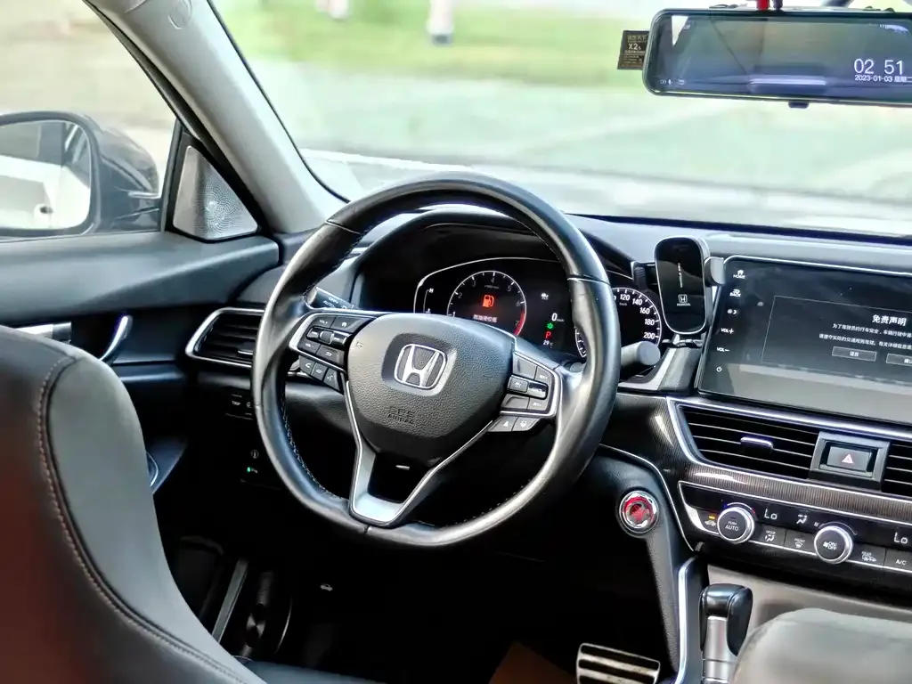 Honda Accord — фото 7