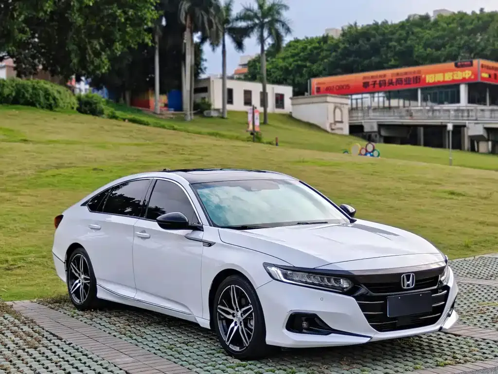 Honda Accord — фото 10
