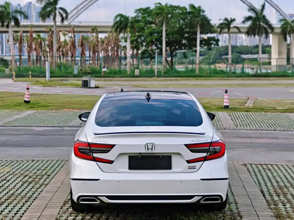 Honda Accord — фото 9