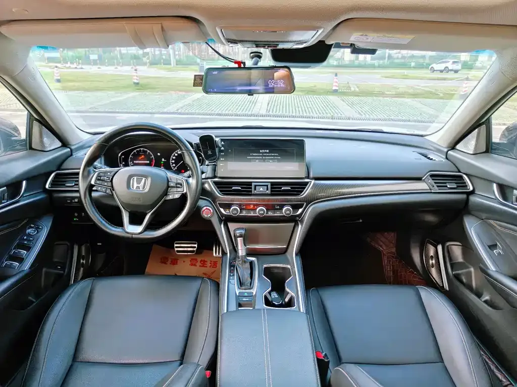 Honda Accord — фото 8