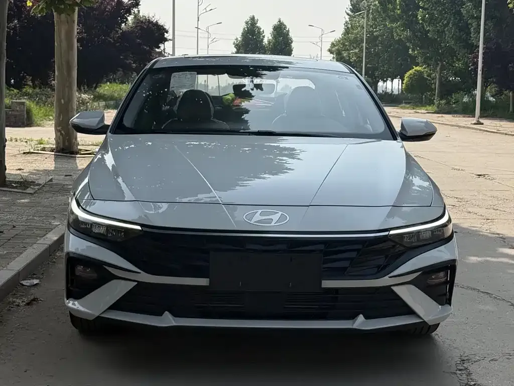Hyundai Elantra — фото 2
