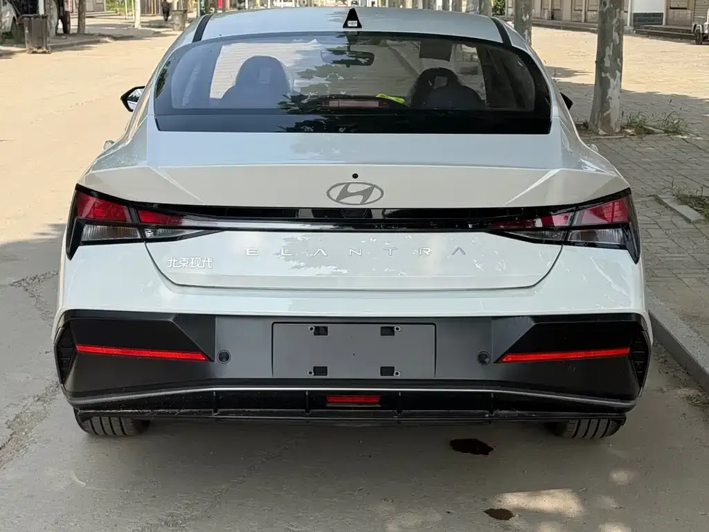 Hyundai Elantra — фото 6